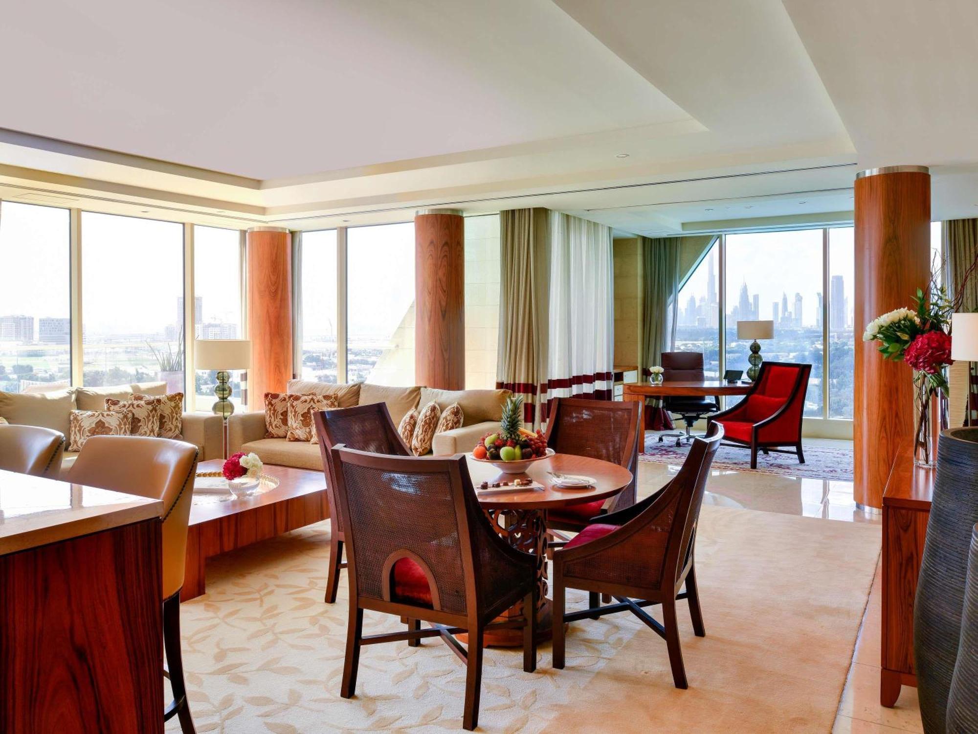 Landmark Suite with Terrace, Skyline View & Club Lounge Access - including Daily Breakfast, Evening Drinks & Canapes